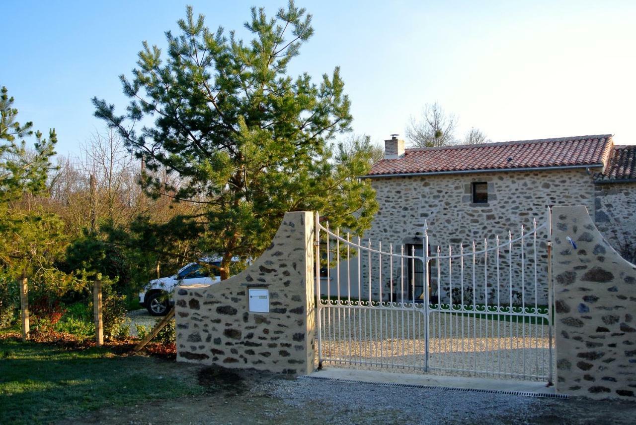 Les Epis Du Vent Bed and Breakfast Adilly Exteriör bild