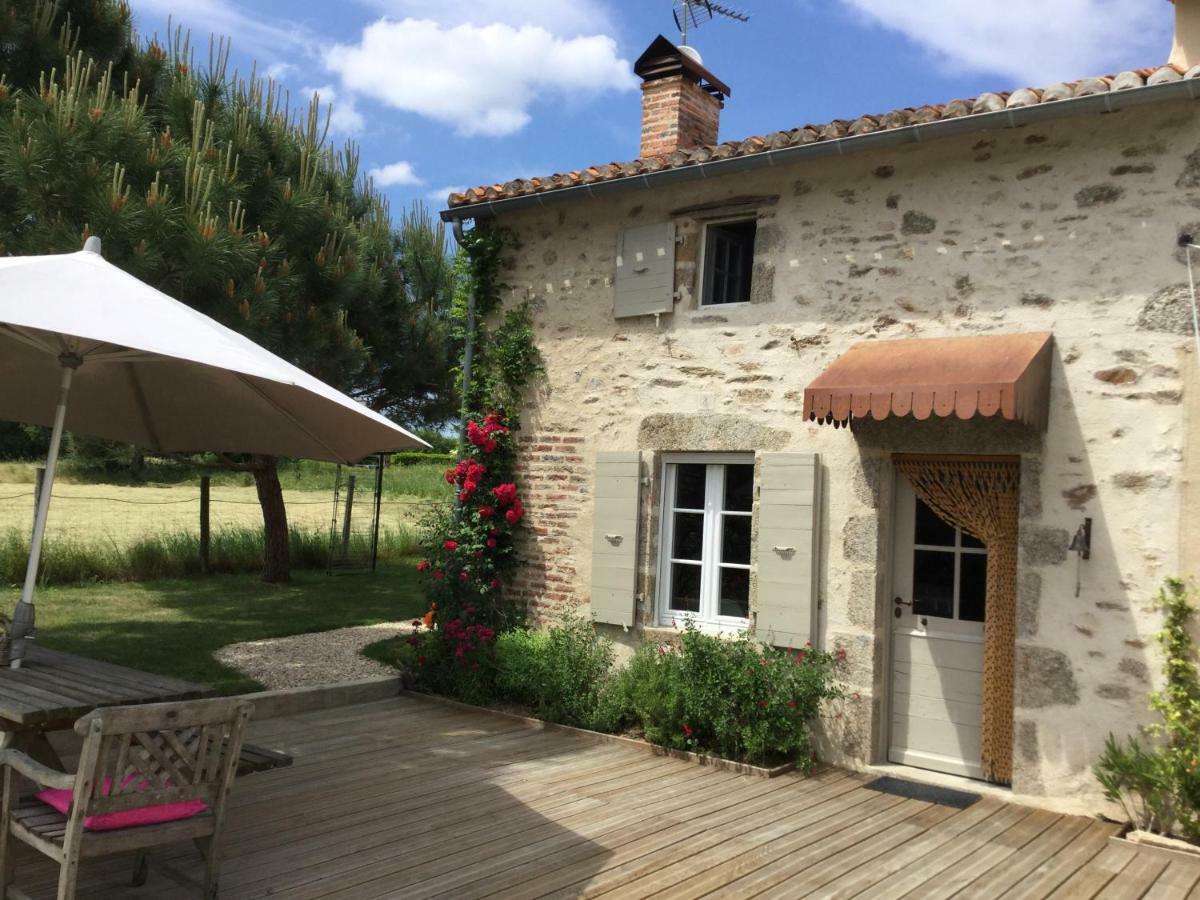 Les Epis Du Vent Bed and Breakfast Adilly Exteriör bild