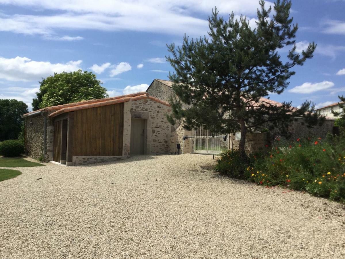 Les Epis Du Vent Bed and Breakfast Adilly Exteriör bild