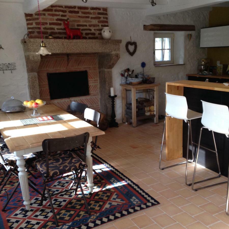Les Epis Du Vent Bed and Breakfast Adilly Exteriör bild
