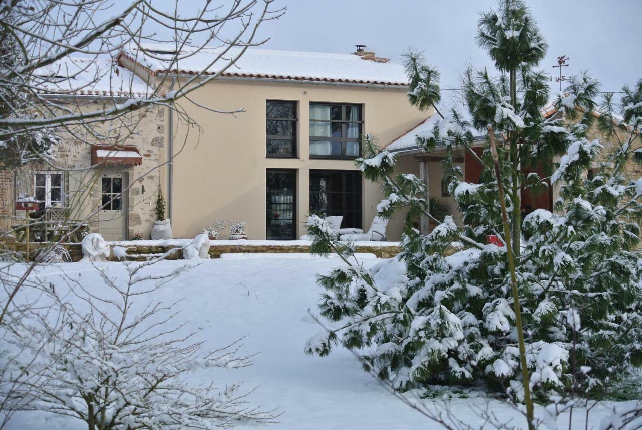 Les Epis Du Vent Bed and Breakfast Adilly Exteriör bild